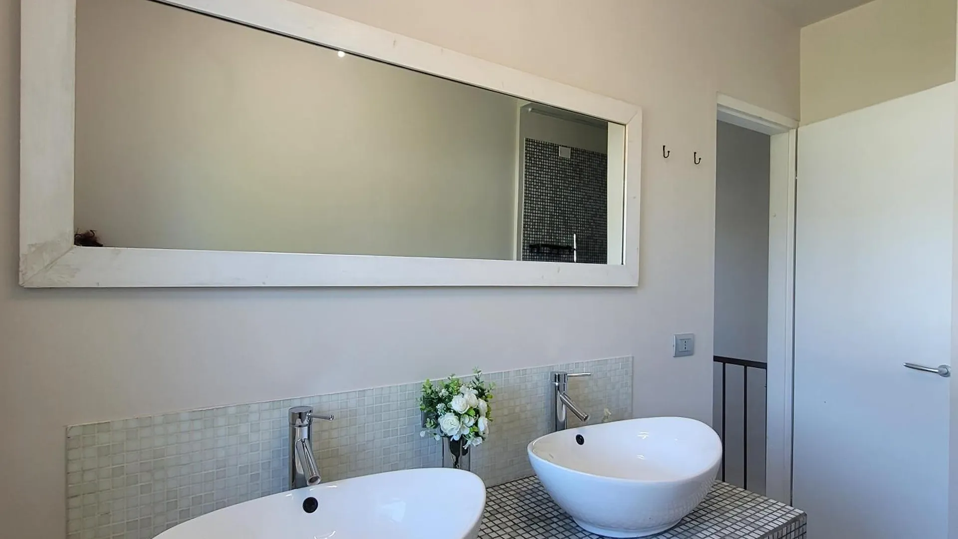 Garden Relais Mountain Lake Iseo Hospitality Solto Collina イタリア