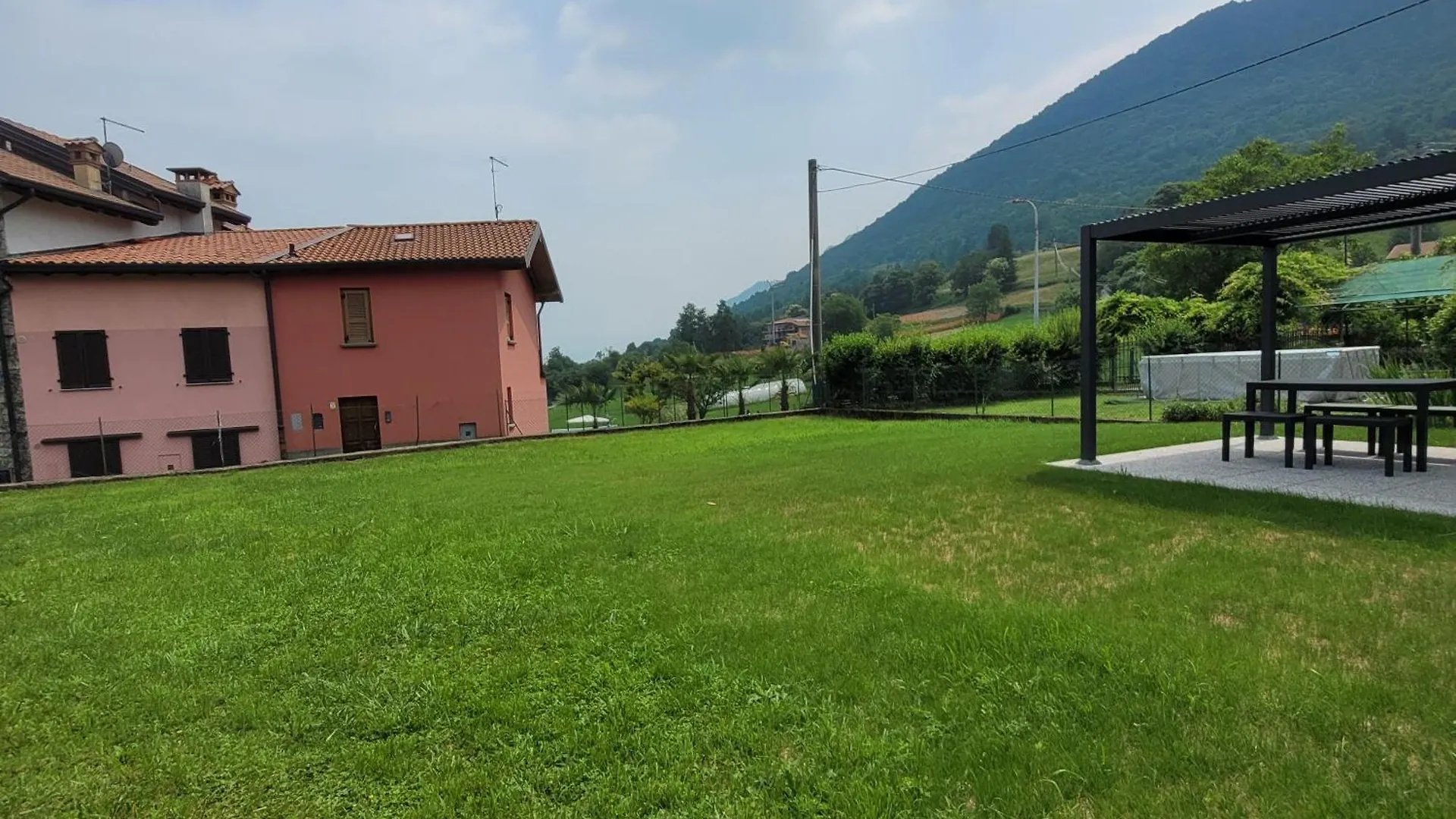 Garden Relais Mountain Lake Iseo Hospitality Solto Collina イタリア